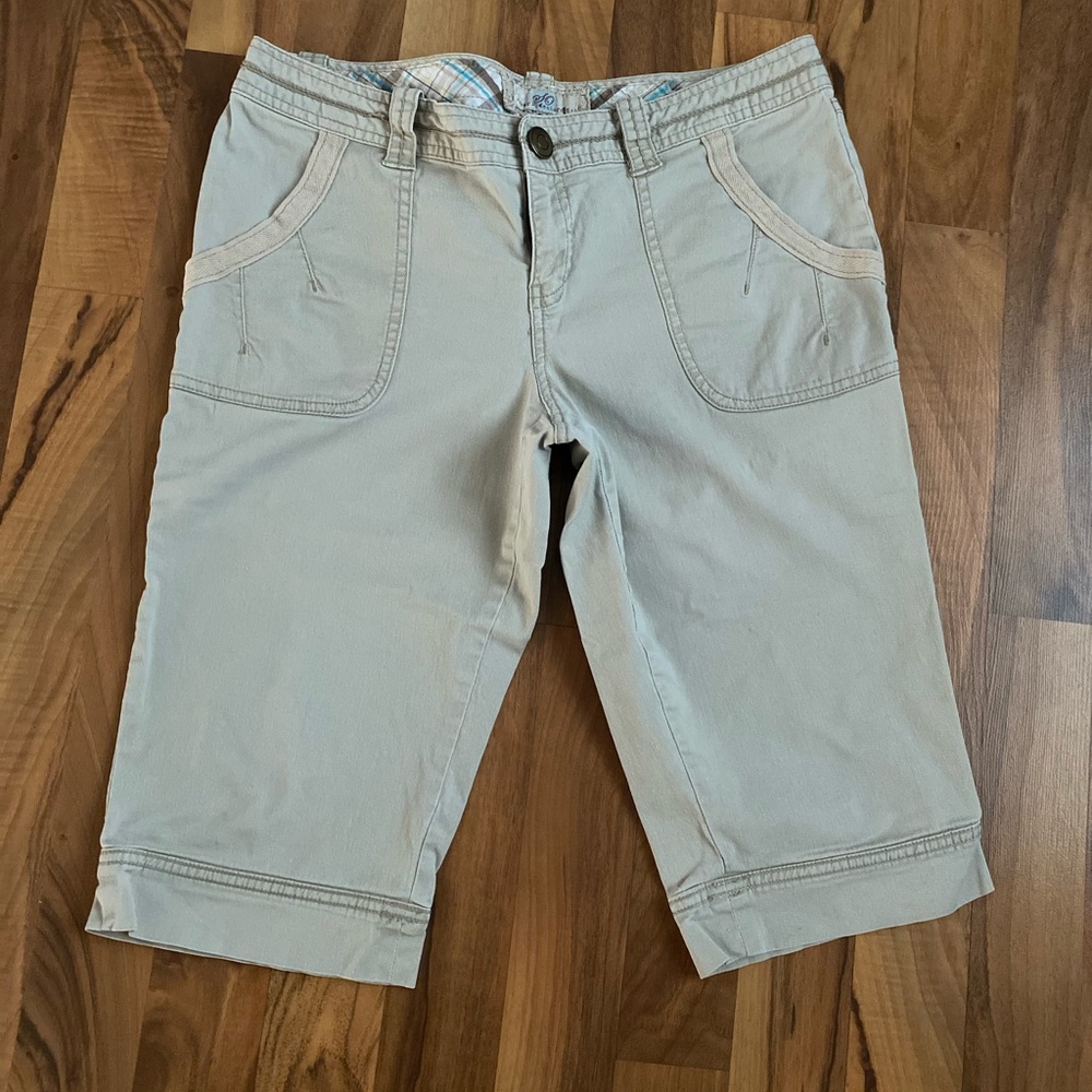 SO beige capris size 9